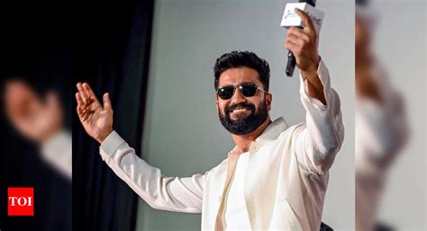  Vicky Kaushal'nın İstanbul Konseri: Bollywood Yakışıklısı Şehri Nasıl Fethetti?